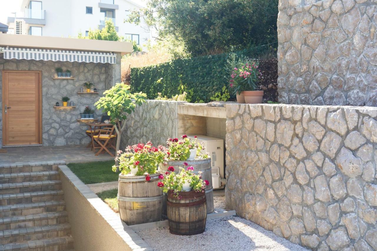 Studio Apartment Lucija Krk Town Exterior foto